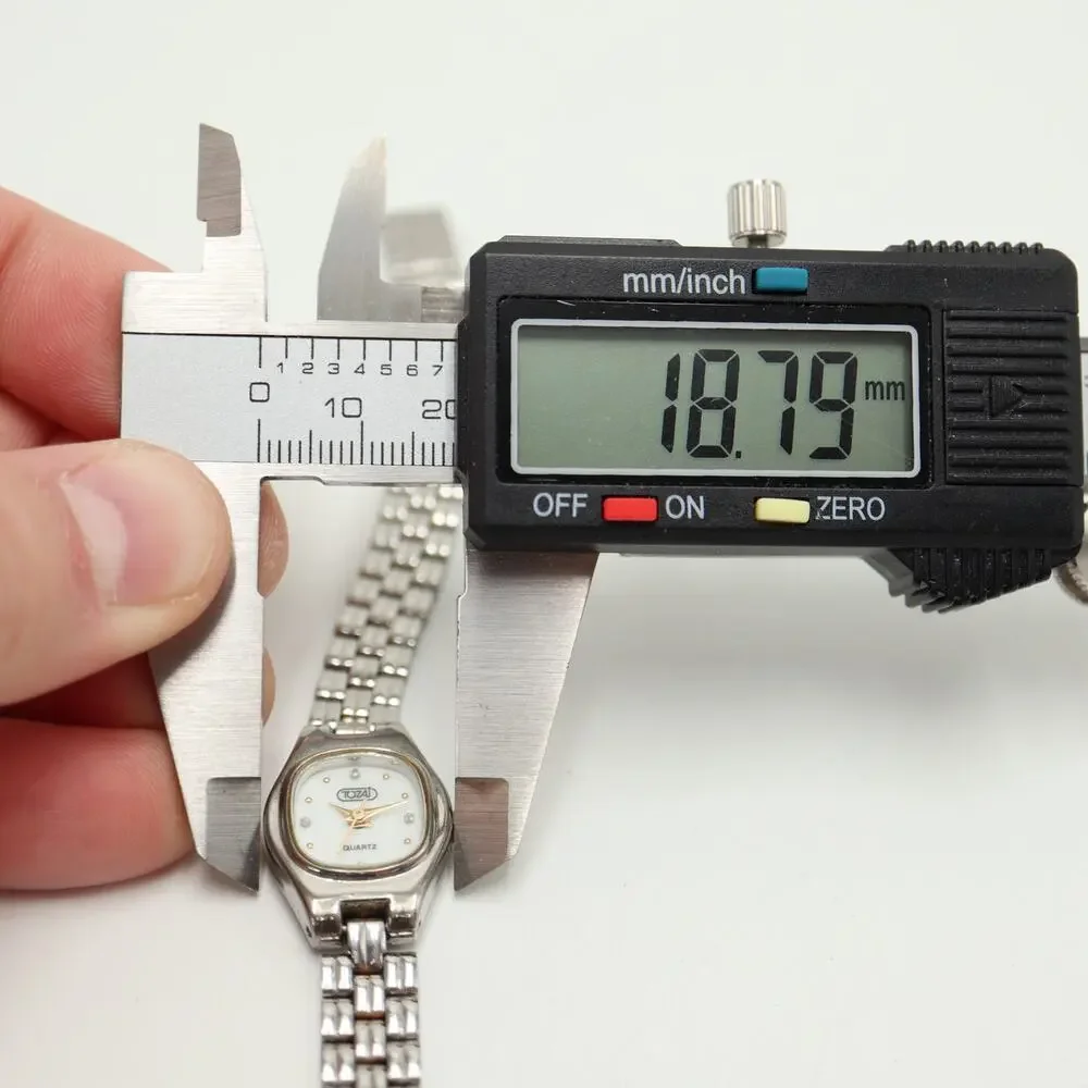 Vintage Tozai Japan Silver Tone Womens 18mm White Oval Watch w New Battery